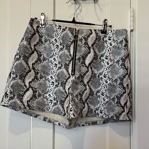 Blush Boutique Snakeskin Pleather Women's High Waisted Shorts Sz L NWOT